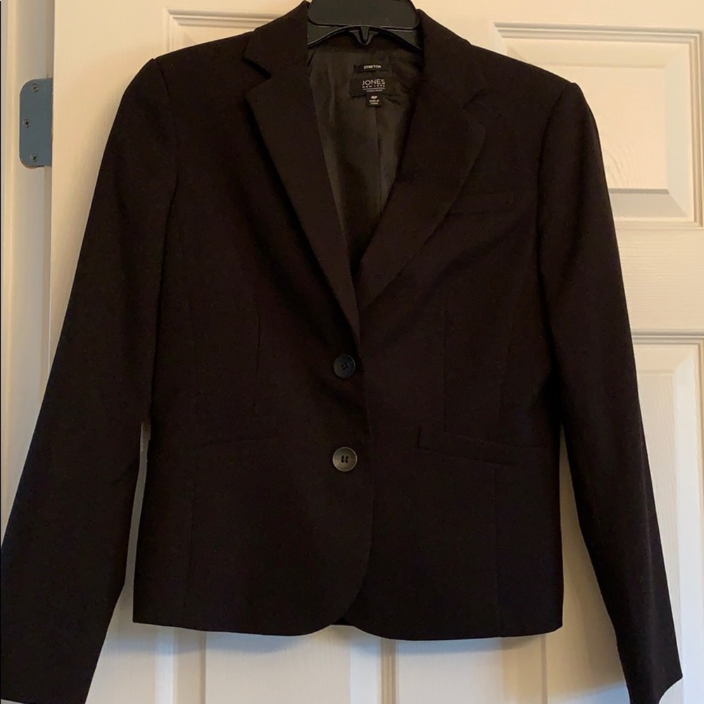 Black blazer size 4P Jones New York
